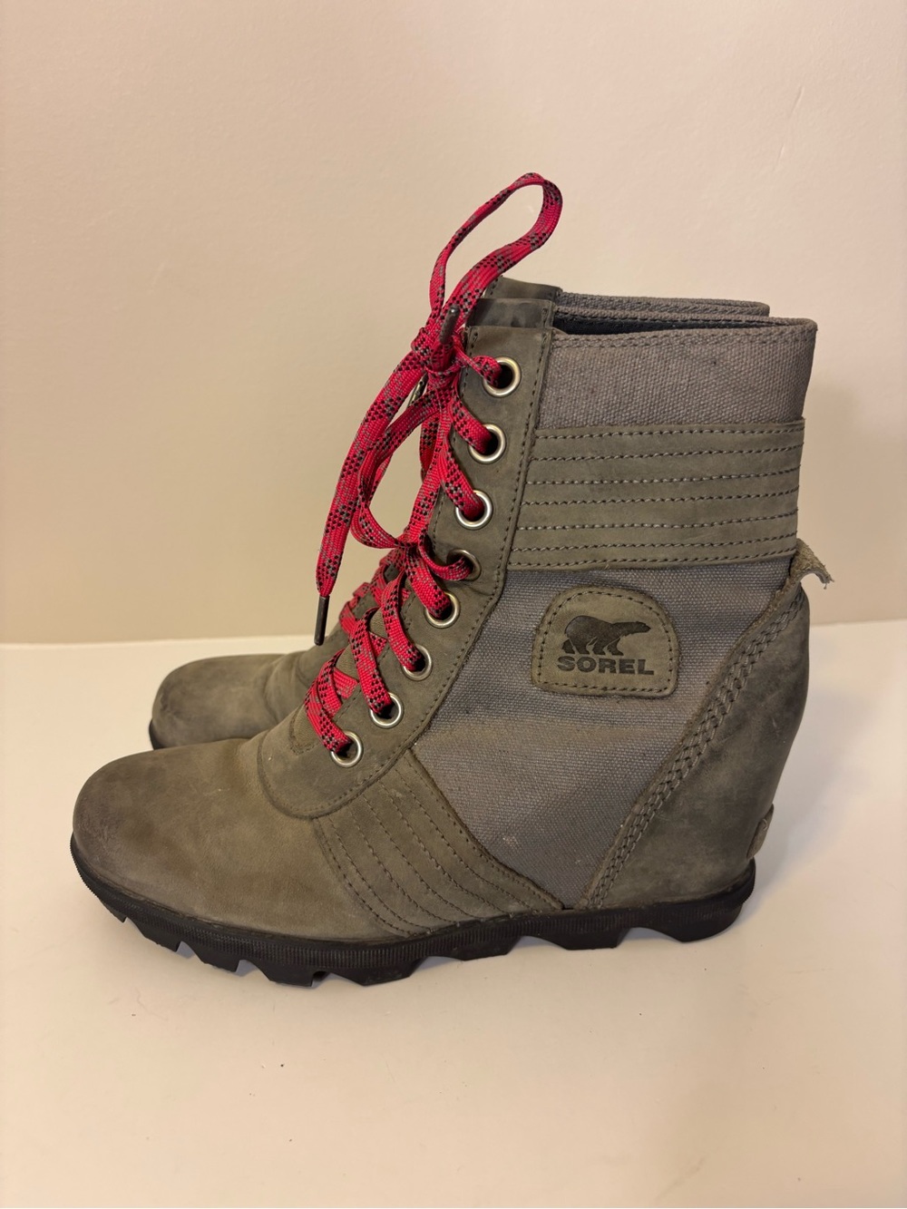 Sorel Greyish Green Leather & Canvas Wedge Booties w/ Pink Laces Women’s 9